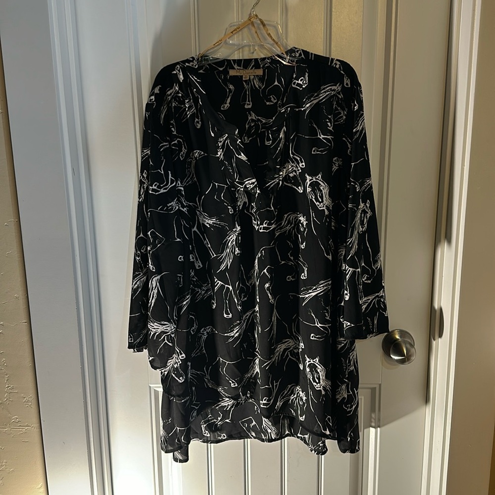 My Danielle blouse with Vneck, super cool horse pattern, flowy shear material XL